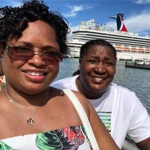 Meet your Posher, Tee